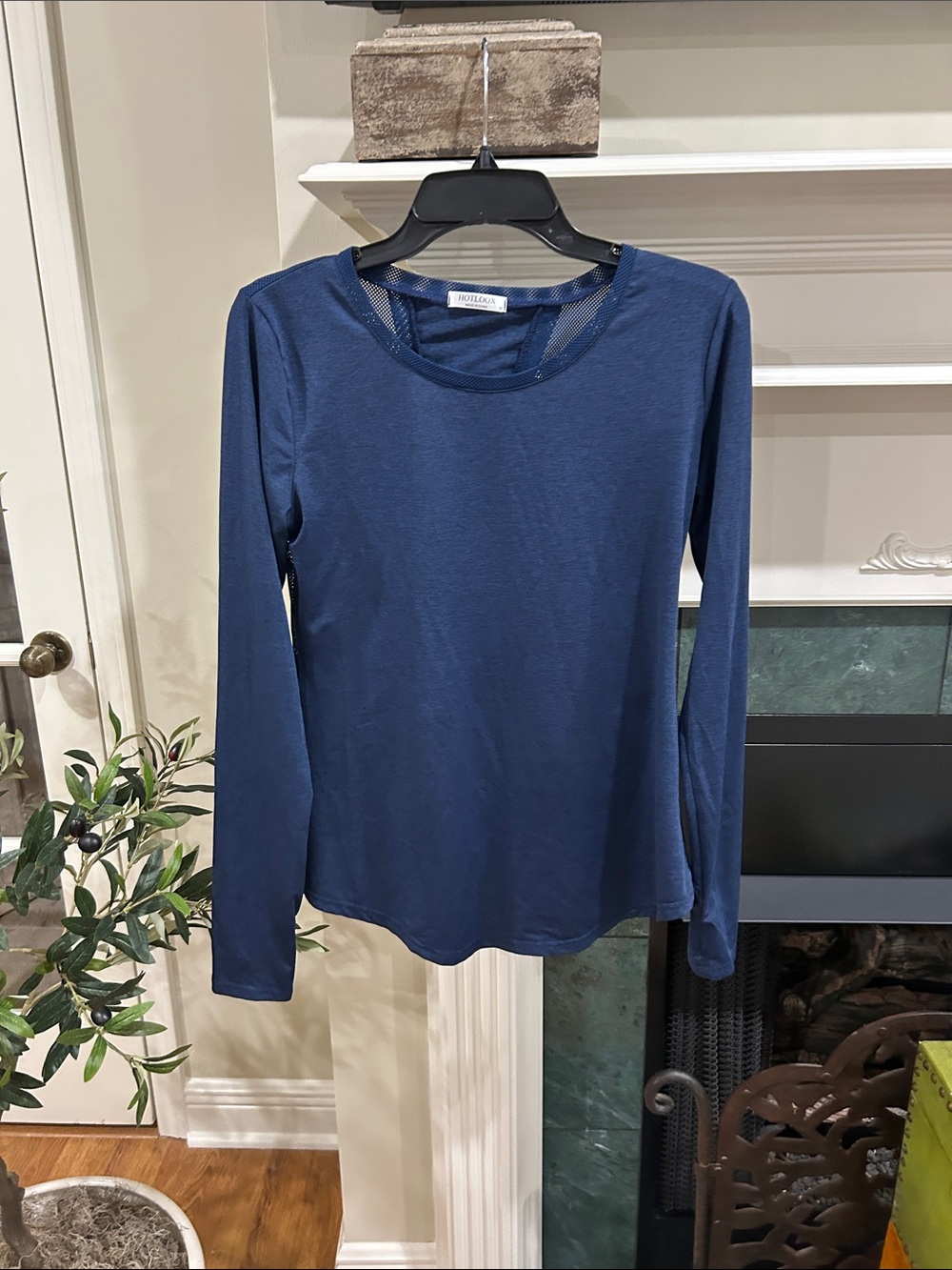 Eddie Bauer Women's Long-Sleeve Crewneck Top in Navy